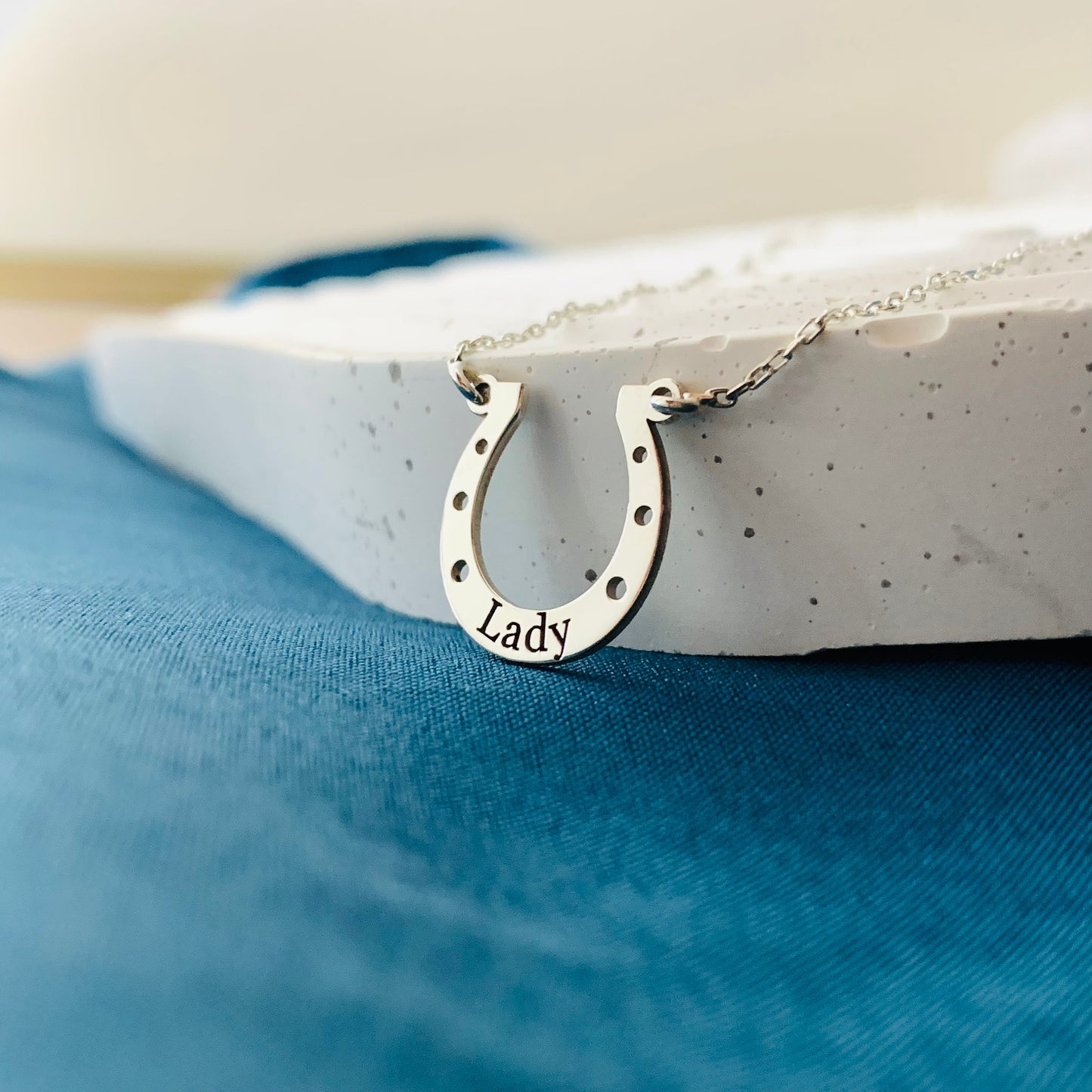 Horsehoe necklace, Lucky horseshoe pendant, Horseshoe charm necklace, Custom horseshoe name necklace, Equestrian jewelry, Good luck Necklace