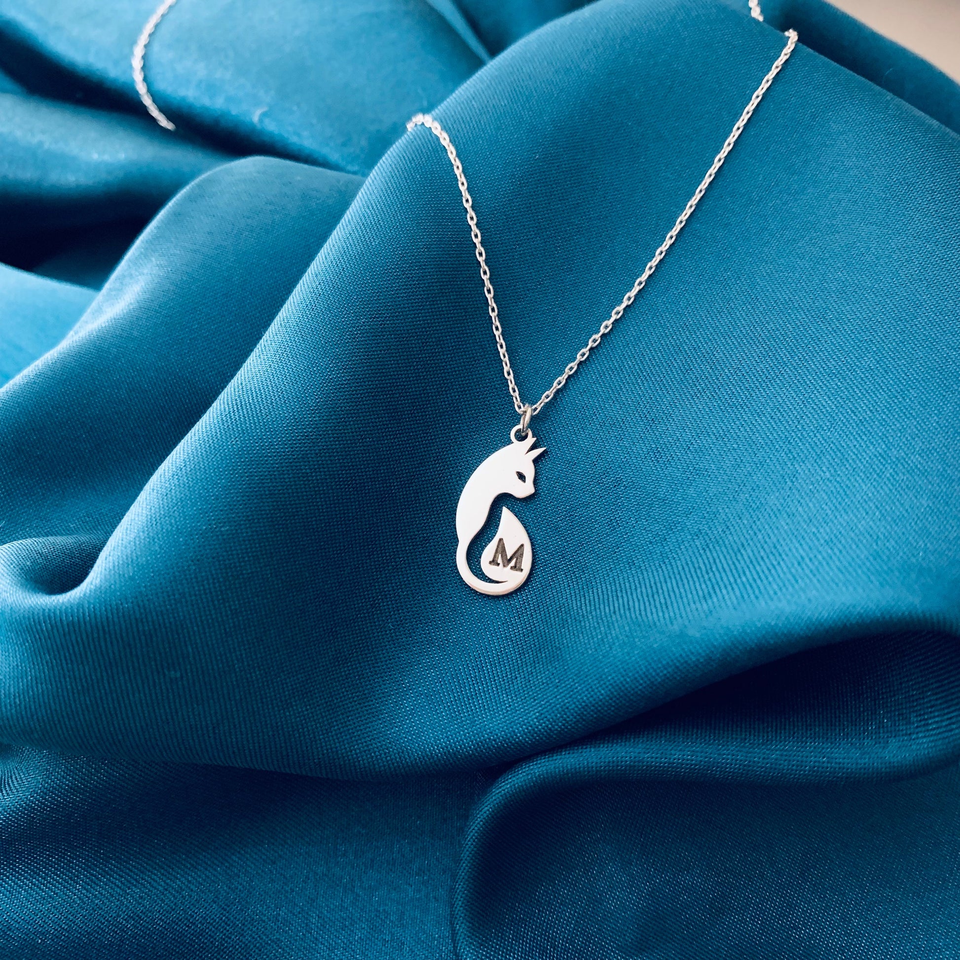 Cat Necklace, Personalized Cat Silhouette Necklace, Engraved Cat Silhouette Jewelry, Cat Memorial Gift, Cat Lovers Necklace, Cat Mom Gift