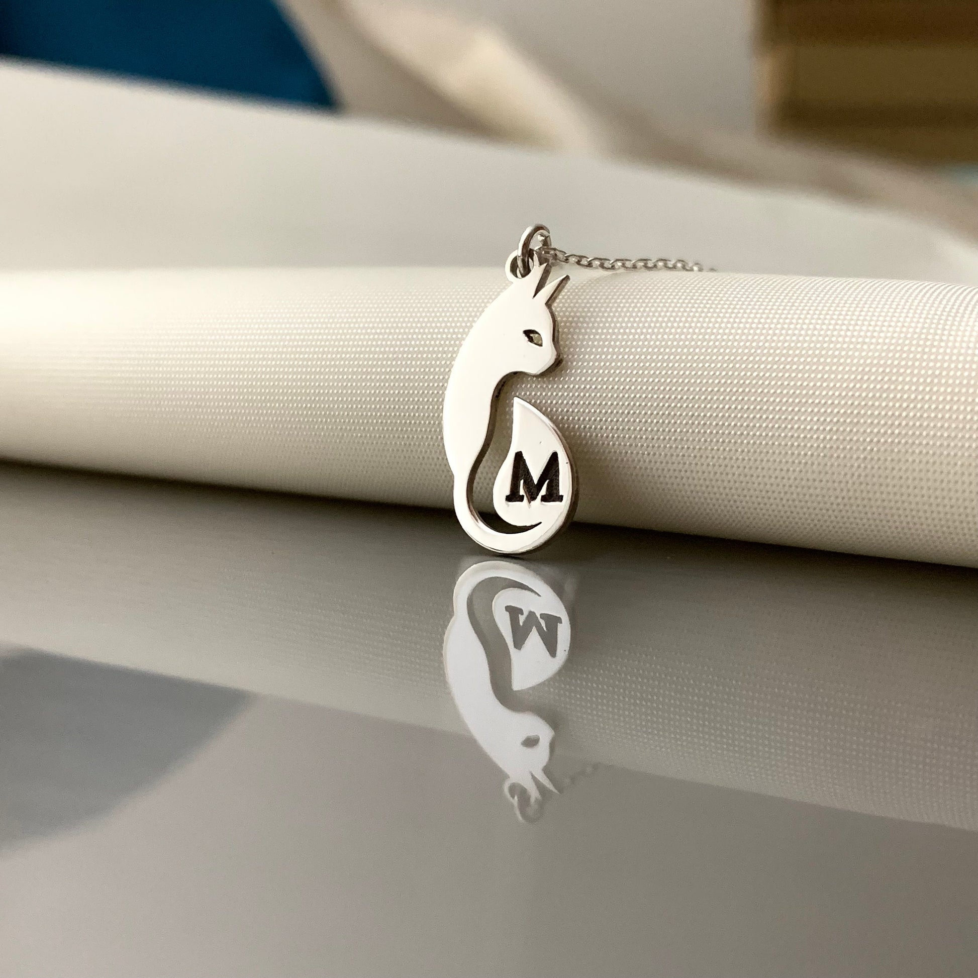 Personalized Cat Necklace, Cat silhouette necklace, Cat Name Necklace, Cat Lover Gift, Cat Jewelry, Cat Mom Gift, Everyday Tiny Necklace
