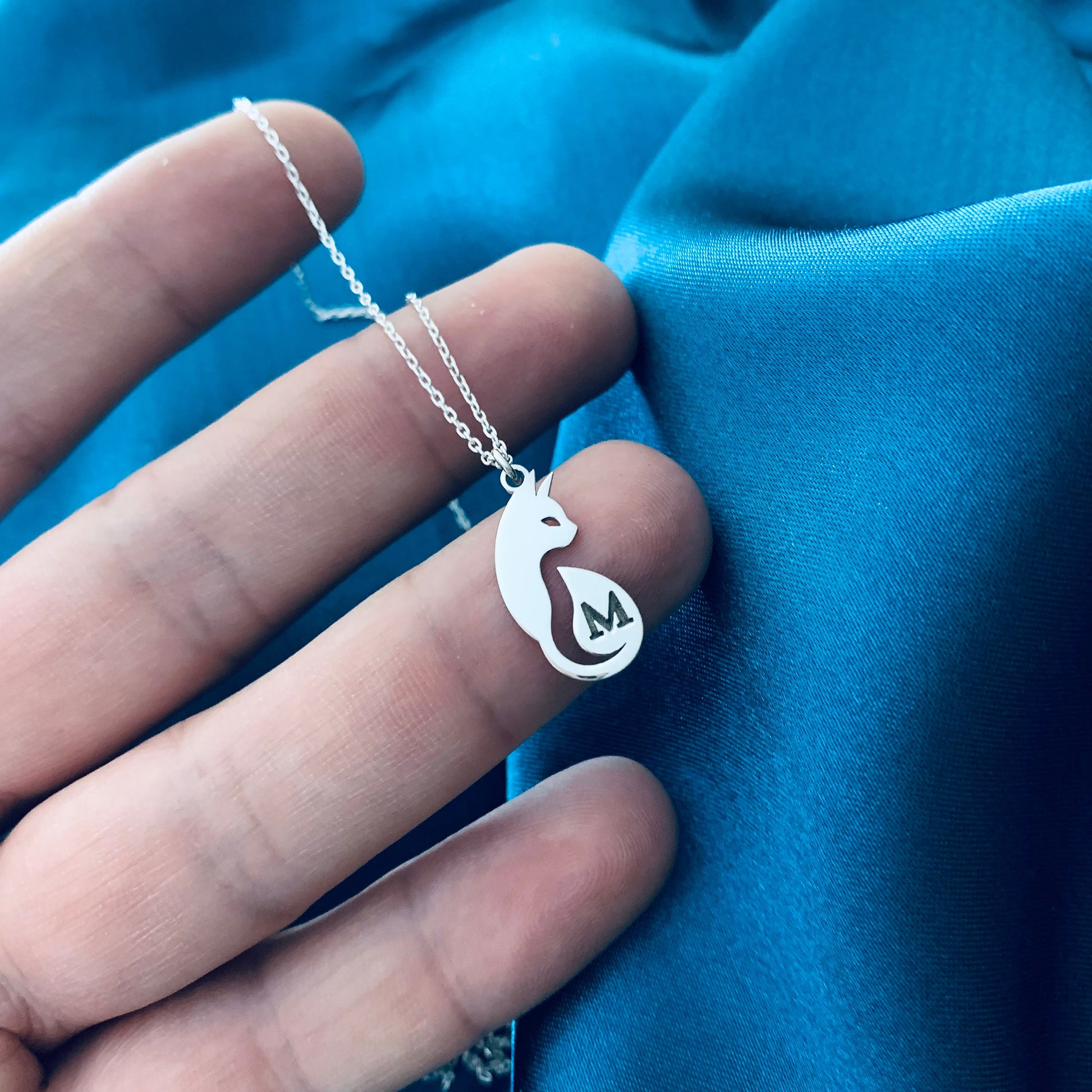 Personalized Cat Necklace, Cat silhouette necklace, Cat Name Necklace, Cat Lover Gift, Cat Jewelry, Cat Mom Gift, Everyday Tiny Necklace