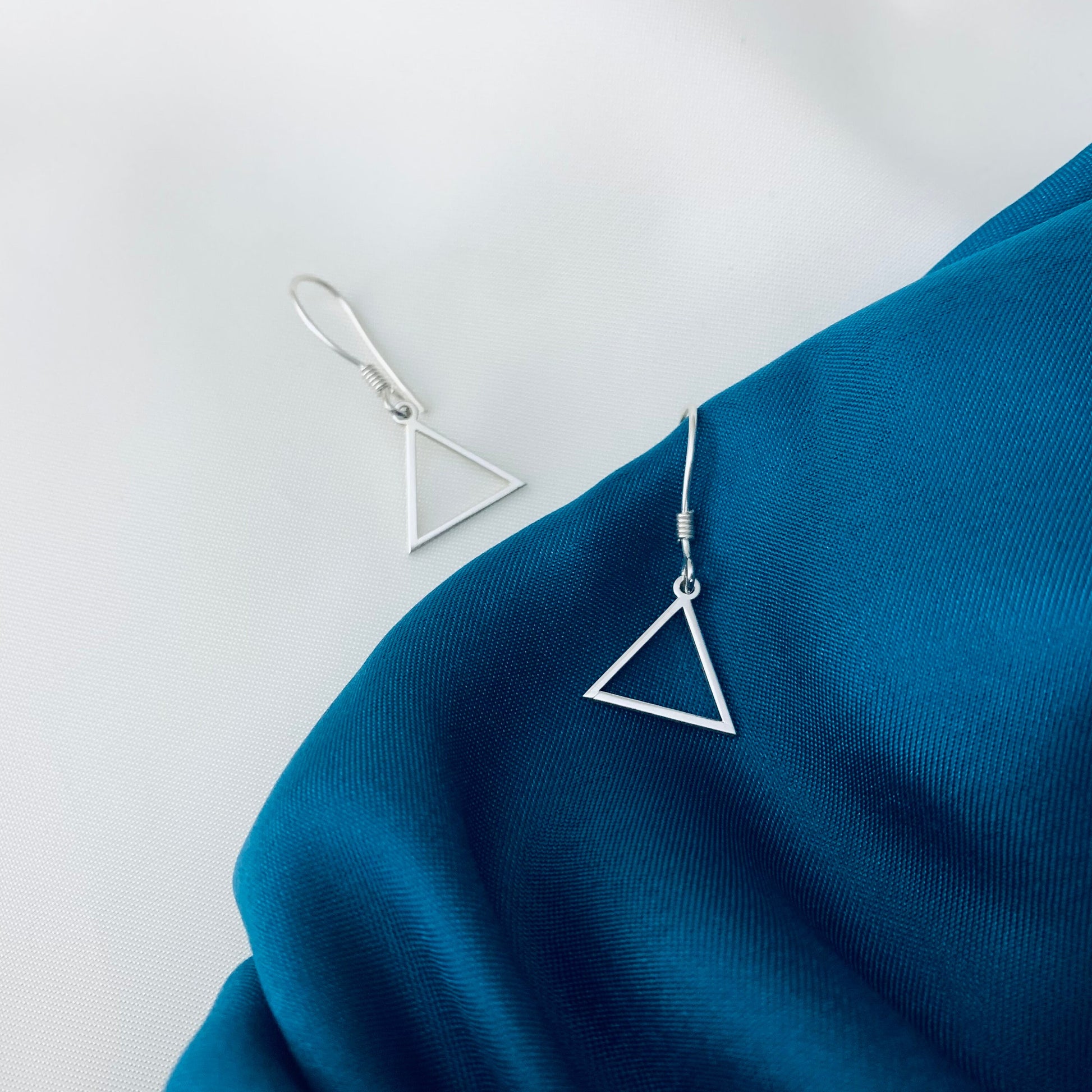 Open Triangle Dangle Earrings, Minimalist Geometric Drop Earrings, Simple Wire Earrings, Everyday Jewelry for Women, Modern Gift for Her