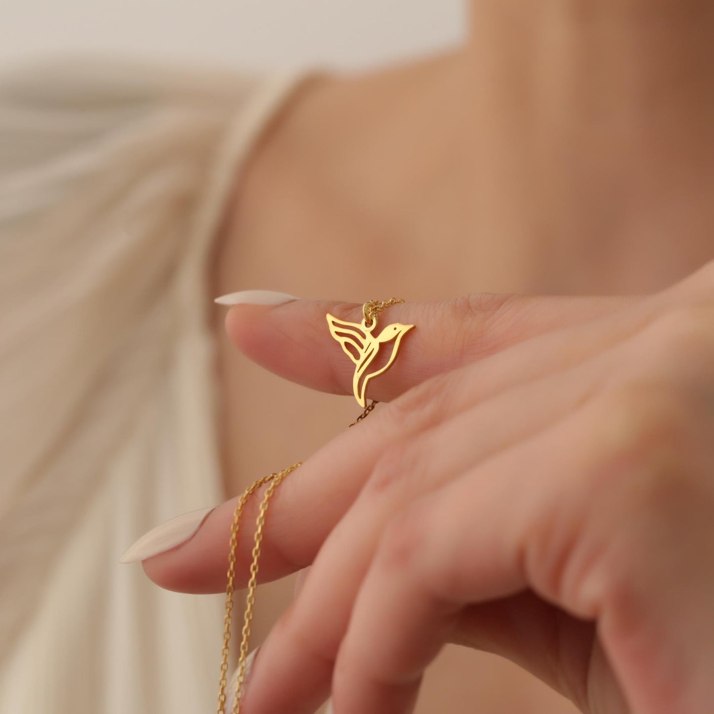 Hummingbird Necklace, Tiny Gold Hummingbird Necklace, Hummingbird Jewelry, Bird Charm Necklace, Dainty Animal Necklace Gift