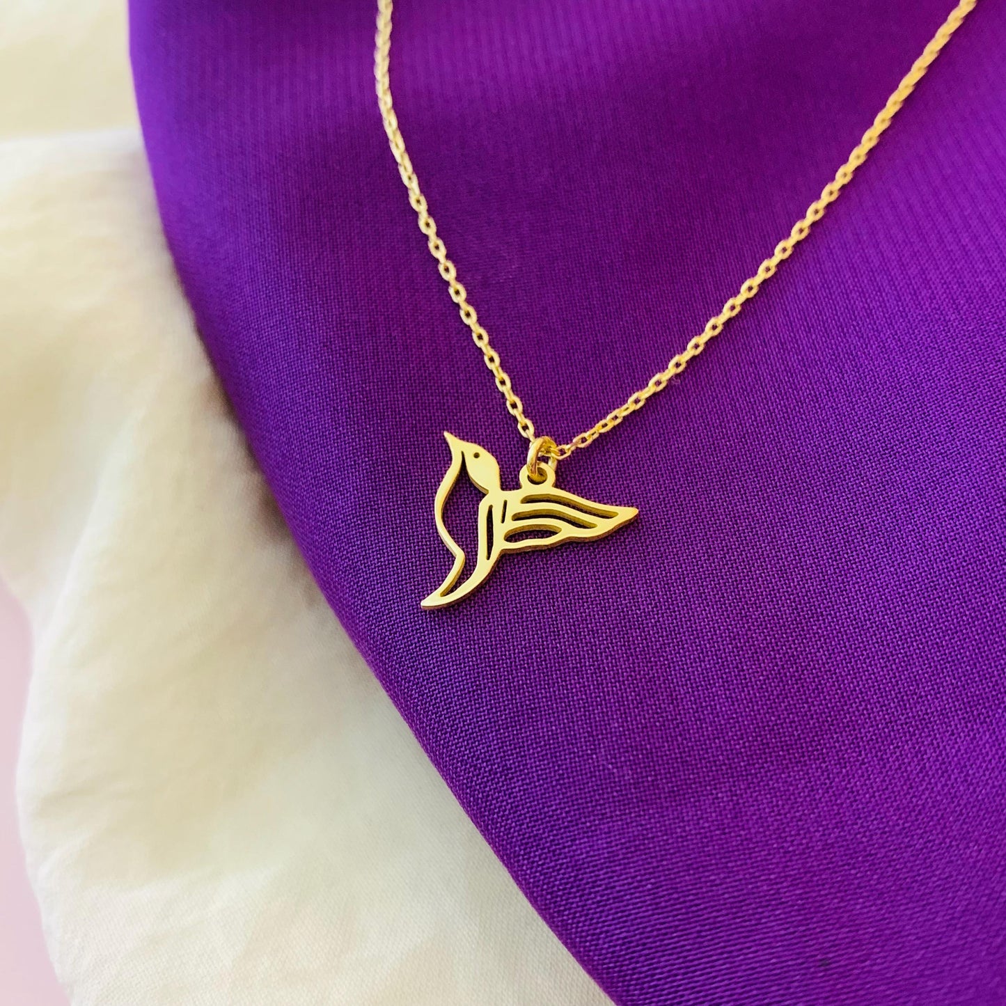Hummingbird Necklace, Tiny Gold Hummingbird Necklace, Hummingbird Jewelry, Bird Charm Necklace, Dainty Animal Necklace Gift