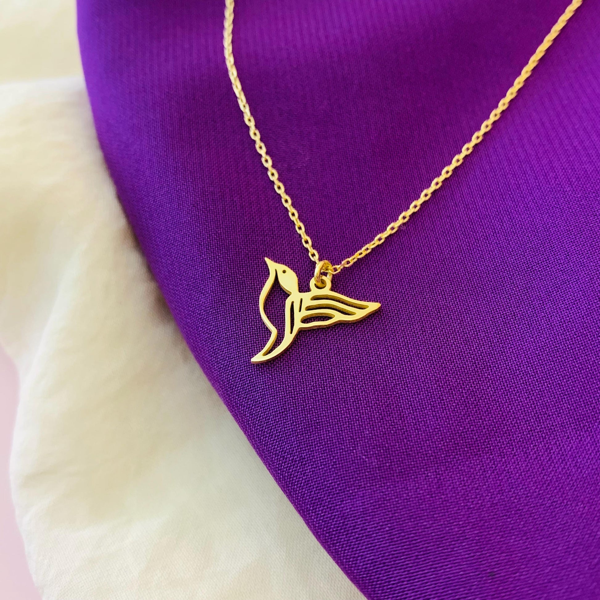 Hummingbird Necklace, Tiny Gold Hummingbird Necklace, Hummingbird Jewelry, Bird Charm Necklace, Dainty Animal Necklace Gift