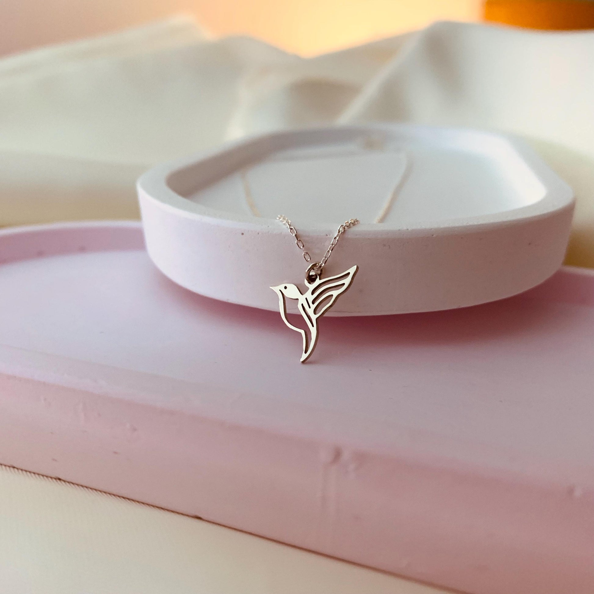 Hummingbird Necklace, Tiny Gold Hummingbird Necklace, Hummingbird Jewelry, Bird Charm Necklace, Dainty Animal Necklace Gift