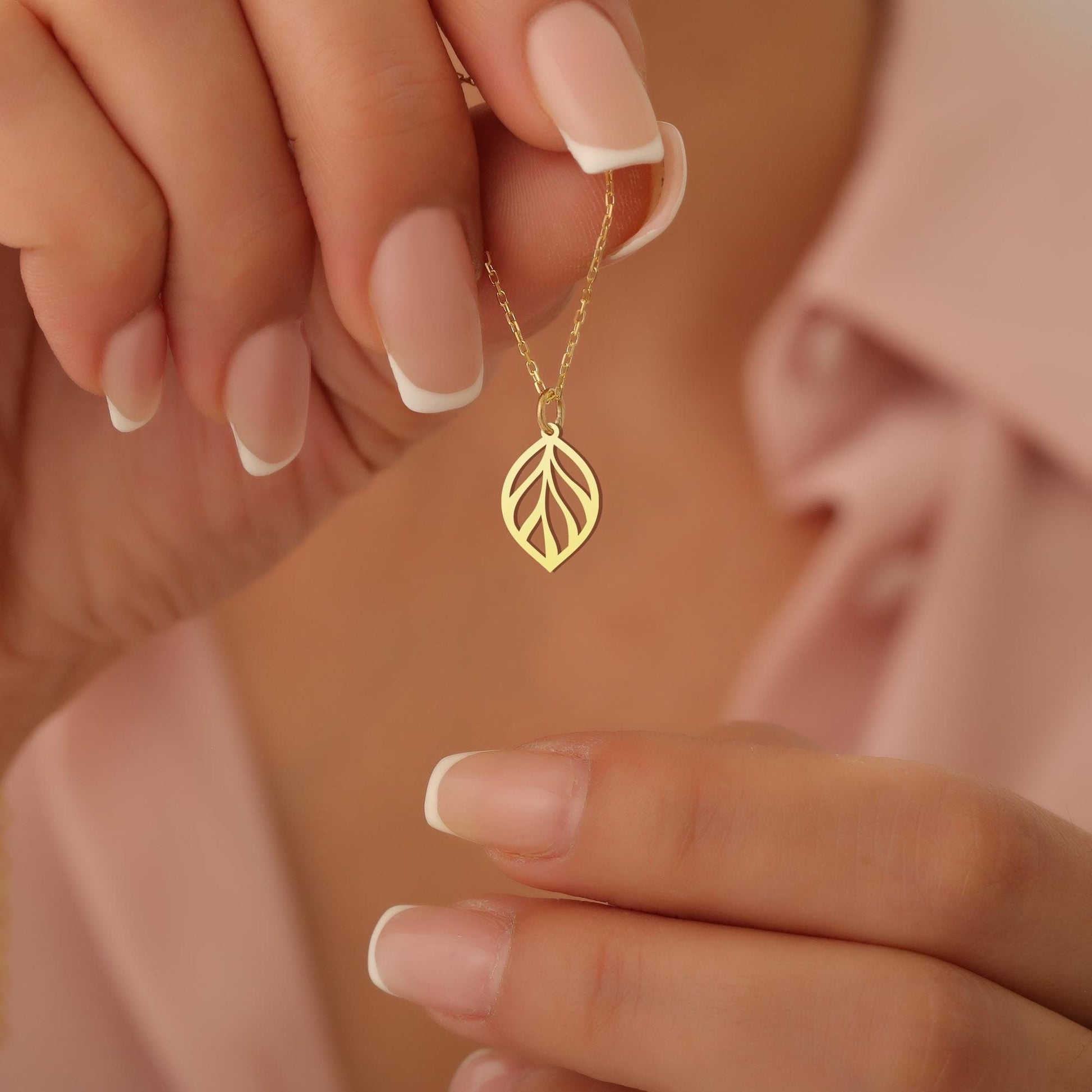 18K Gold Tiny Leaf Necklace, Leaf Pendant Necklace, Minimalist Leaf Charm, Small Leaf Necklace, Elegant Nature Jewelry, Nature Lovers Charm