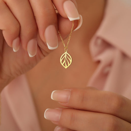 18K Gold Tiny Leaf Necklace, Leaf Pendant Necklace, Minimalist Leaf Charm, Small Leaf Necklace, Elegant Nature Jewelry, Nature Lovers Charm