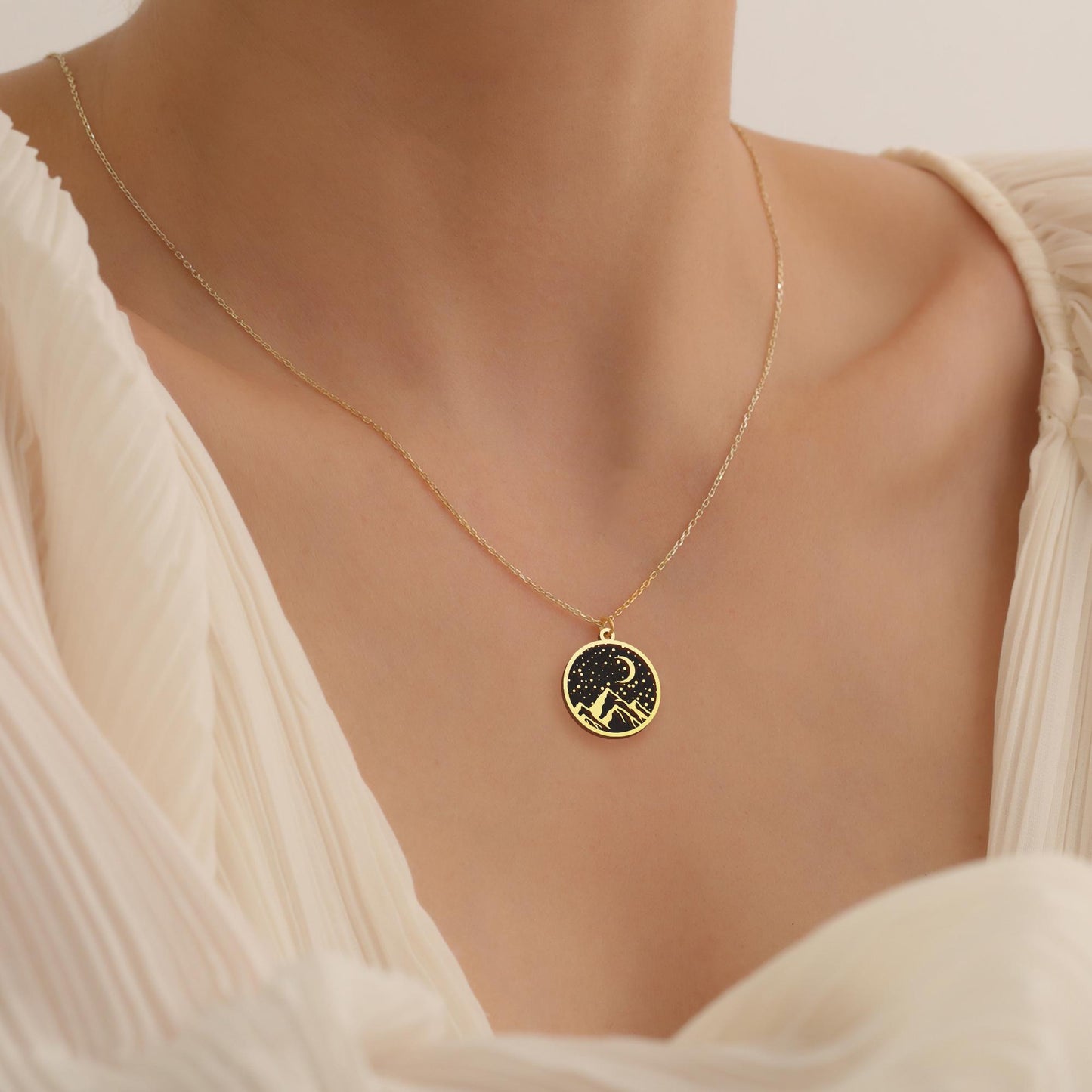 Mountain Coin Necklace, Silver Outdoors Necklace, Medallion Mountain Necklace, Acotar Necklace, Travel Necklace Gift for her, Christmas Gift