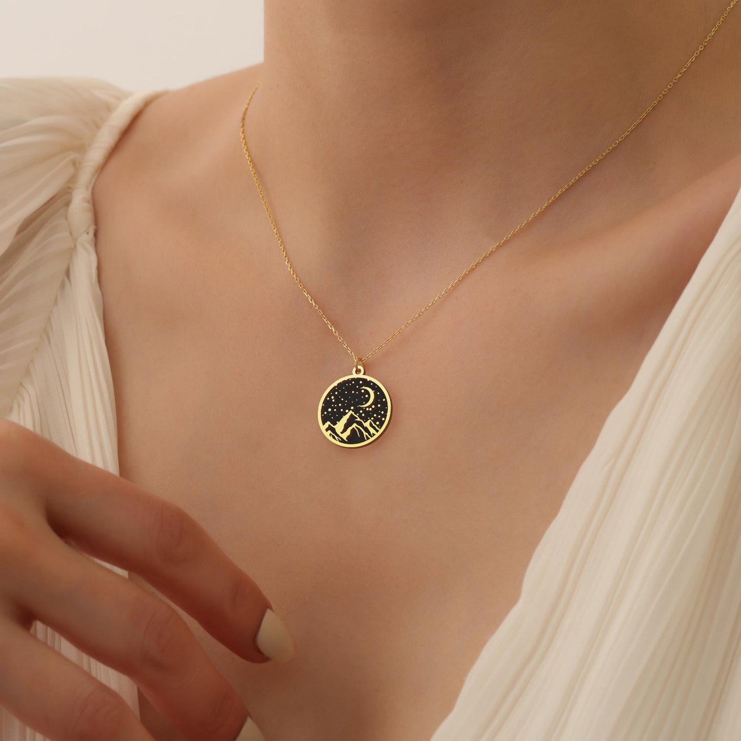 Mountain Coin Necklace, Silver Outdoors Necklace, Medallion Mountain Necklace, Acotar Necklace, Travel Necklace Gift for her, Christmas Gift