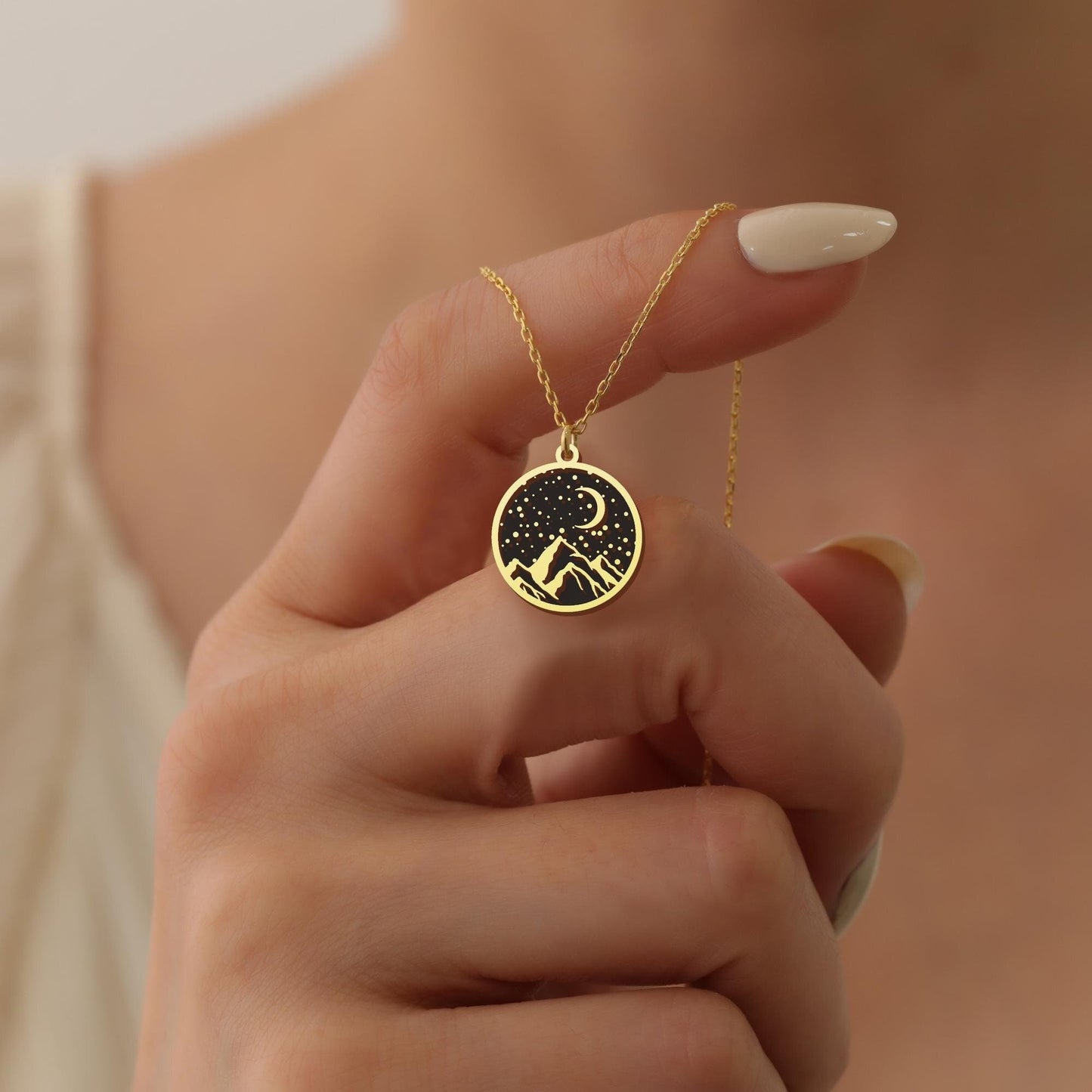 Mountain Coin Necklace, Silver Outdoors Necklace, Medallion Mountain Necklace, Acotar Necklace, Travel Necklace Gift for her, Christmas Gift