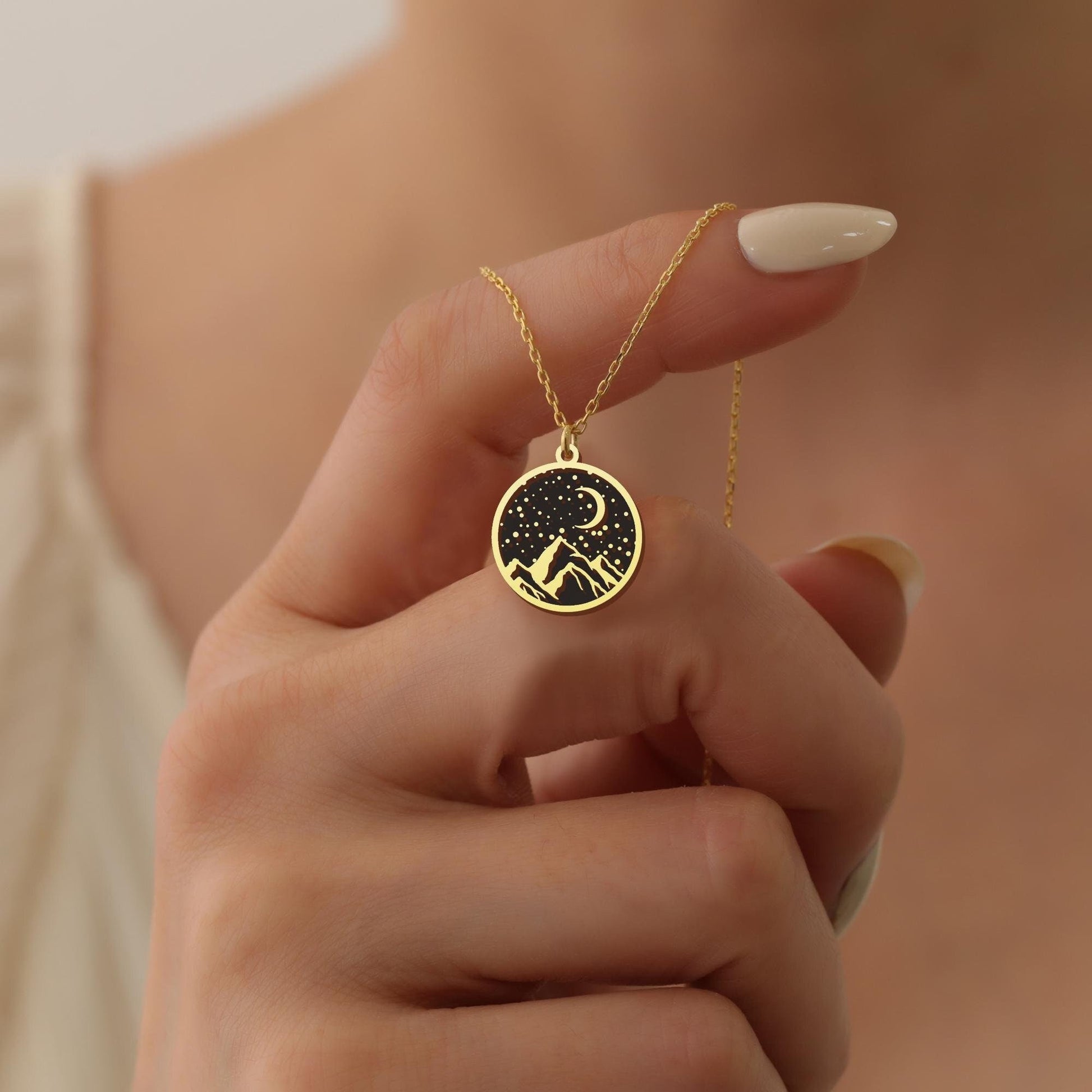 Mountain Coin Necklace, Silver Outdoors Necklace, Medallion Mountain Necklace, Acotar Necklace, Travel Necklace Gift for her, Christmas Gift