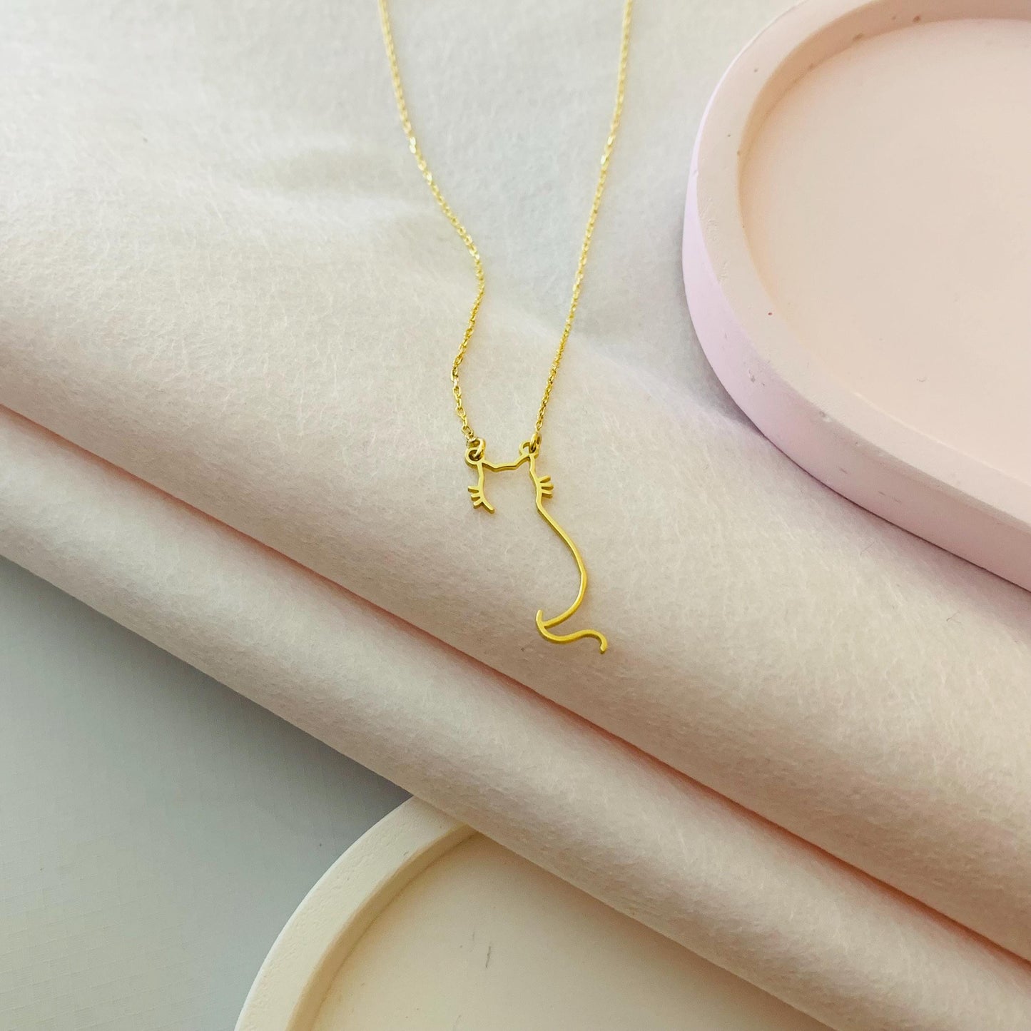 Cat Necklace, Minimalist Cat Necklace, Cat Silhouette Necklace, Cat Outline Necklace, Pet Memorial Gifts, Cat Mom Gifts