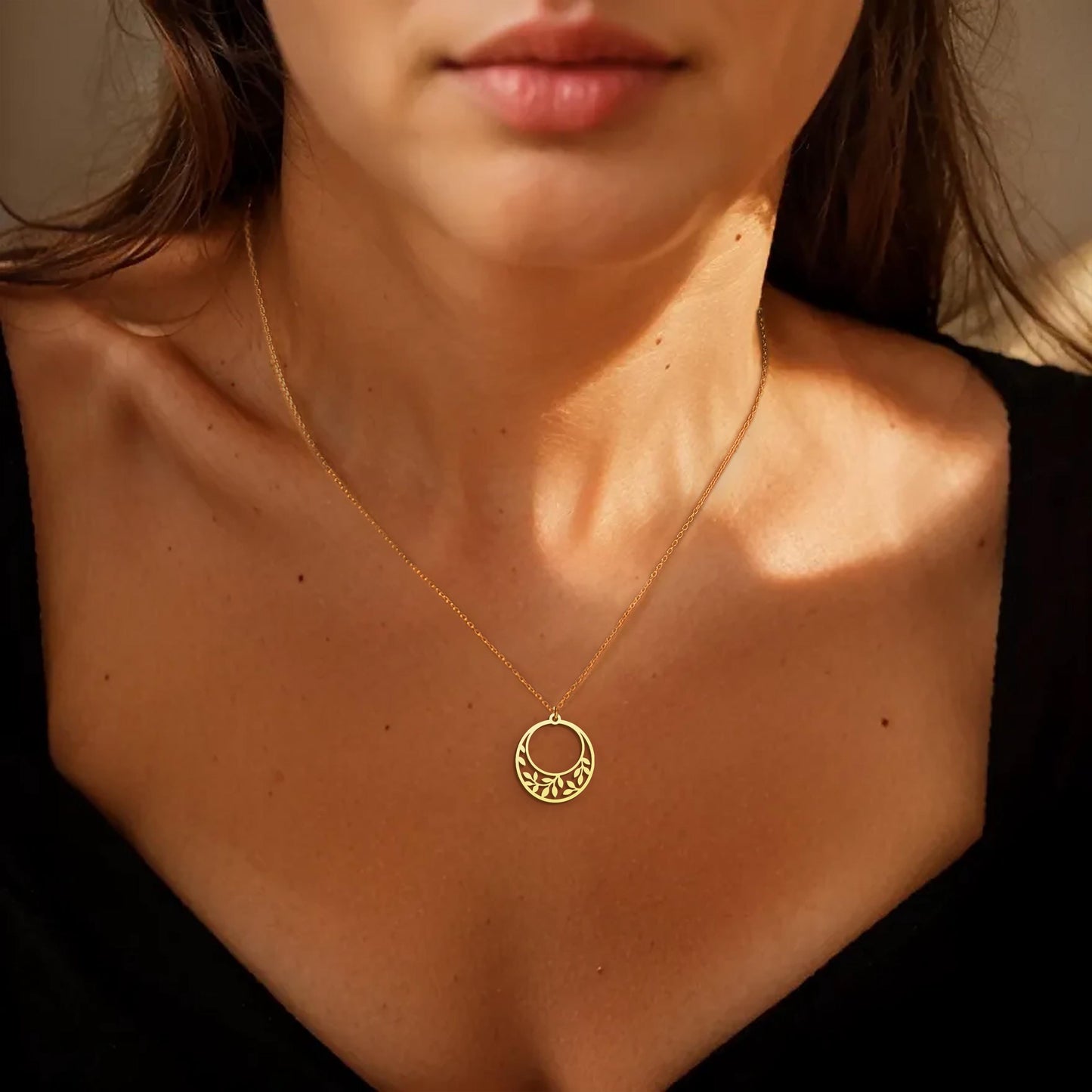 Leaf Necklace | 18K Gold Dainty Nature Jewelry | Minimalist Gold Charm Gift for Her | Floral Jewelry | Everyday Wear Wecklace