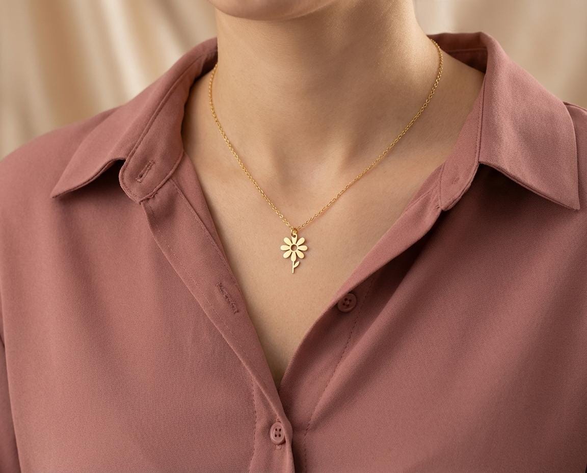 April Birth Flower Necklace, Gold Daisy Pendant, Birth Month Jewelry, Spring Birthday Gift, Sterling Silver Floral Charm, Gift for Mom