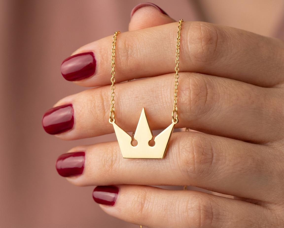 Minimalist Crown Necklace - Delicate Crown Jewelry - Queen or King Charm Necklace - Jewelry for Hearts and Crown Fans - Gift for Her