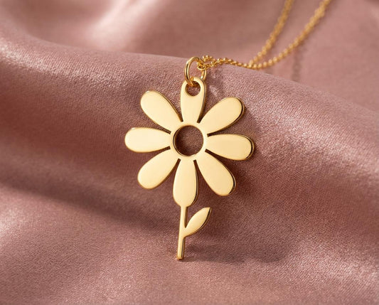 April Birth Flower Necklace, Gold Daisy Pendant, Birth Month Jewelry, Spring Birthday Gift, Sterling Silver Floral Charm, Gift for Mom
