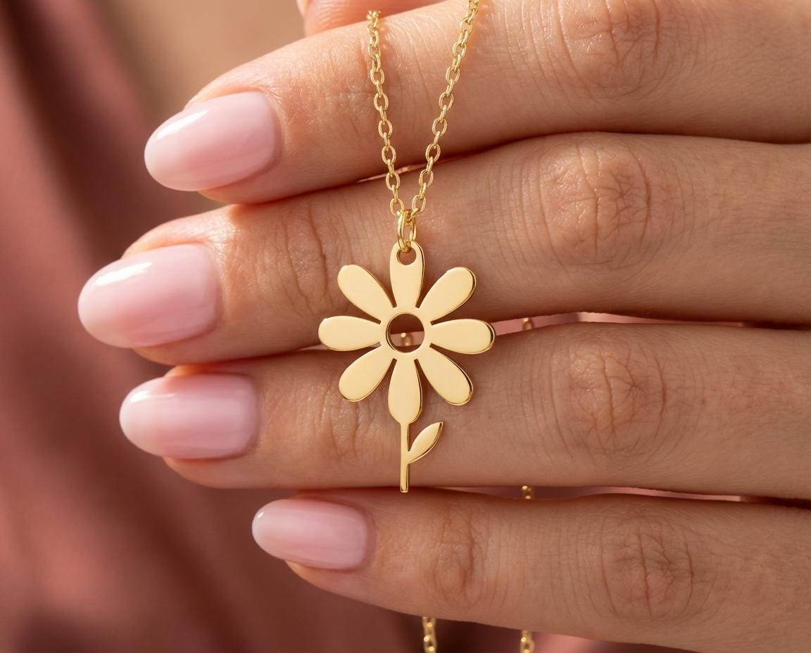 April Birth Flower Necklace, Gold Daisy Pendant, Birth Month Jewelry, Spring Birthday Gift, Sterling Silver Floral Charm, Gift for Mom