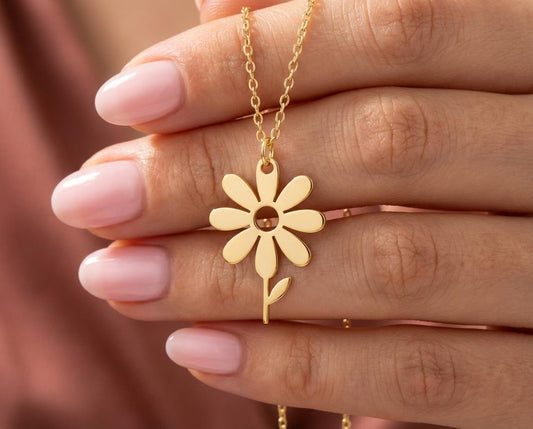 Gold Flower Necklace, Daisy Pendant, Minimalist Nature Jewelry, Botanical Charm, Summer Beach Necklace, Wildflower Gift, Gardener Gift